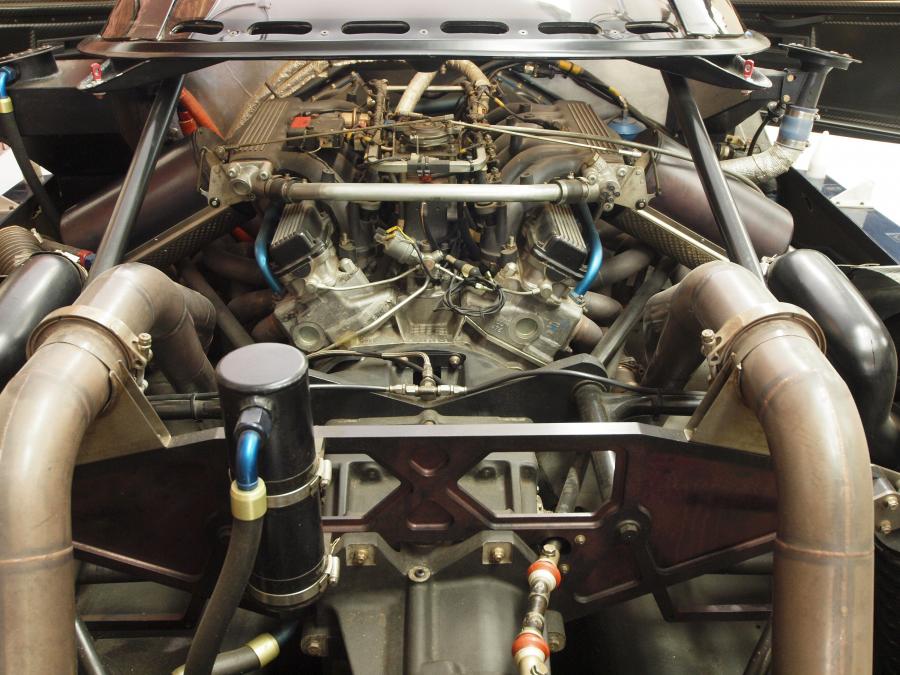  Jaguar XJR15 1991 года  (фото 8 из 16)